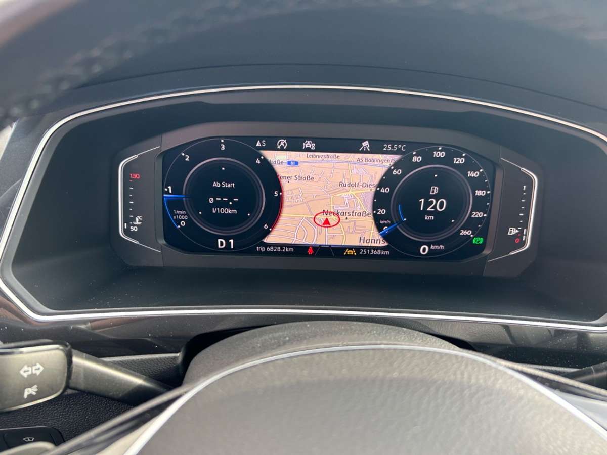 Volkswagen Tiguan – Bild 5 von 15